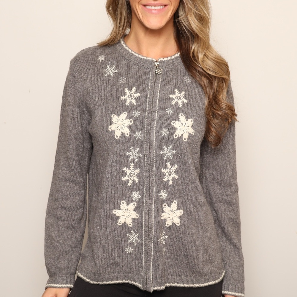 ❄️ Vintage Nordic Gray Snowflake Embroidered Full Zip Sweater
